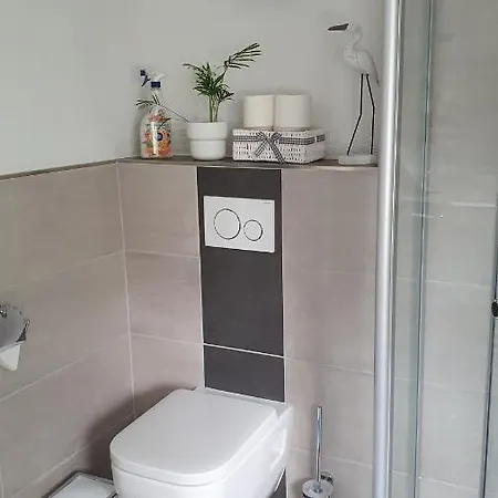 Apartment Pees