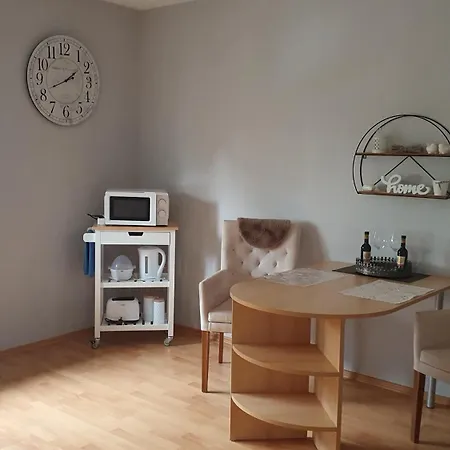 Pees Apartment *